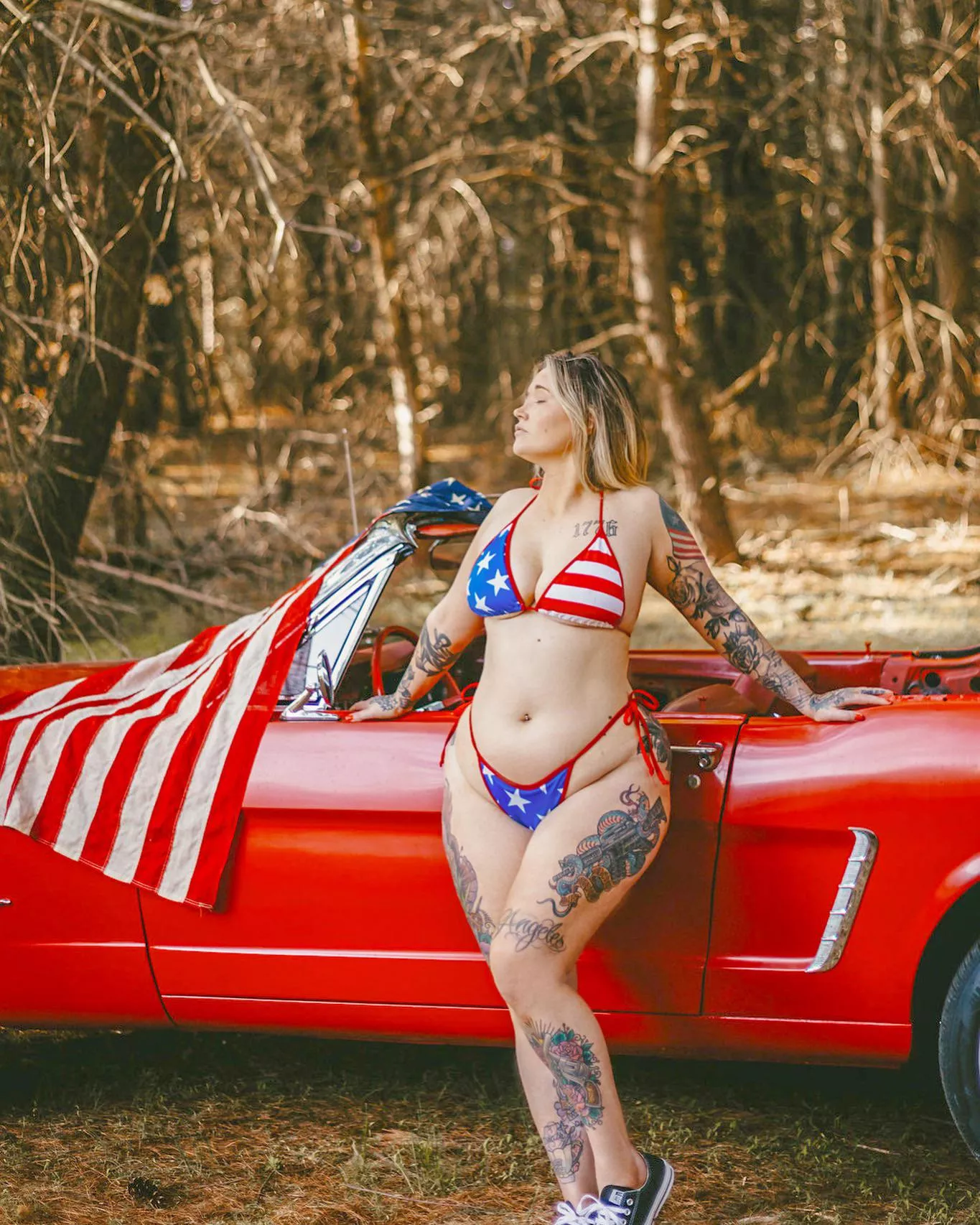 Patriotic hump day 🇺🇸 posted by juliaxcharlotte