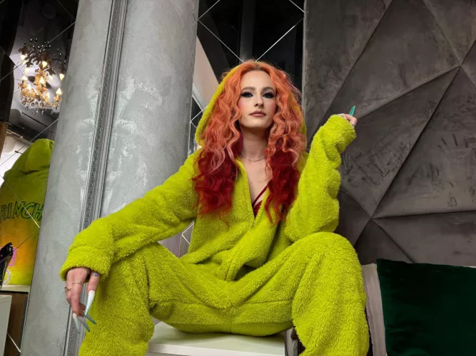 Redheaded grinch in the house by RenektonEUNE