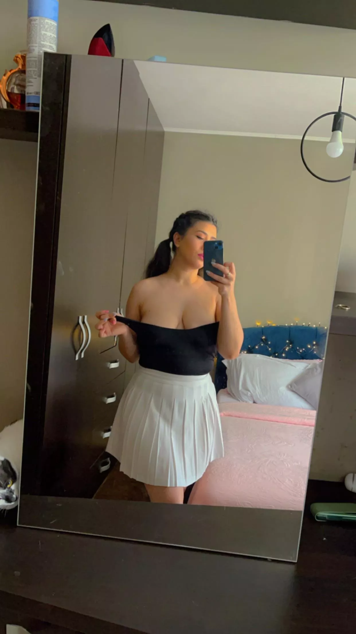 See my hair? I want you to pull it while you… you know  posted by MissFunnyBri