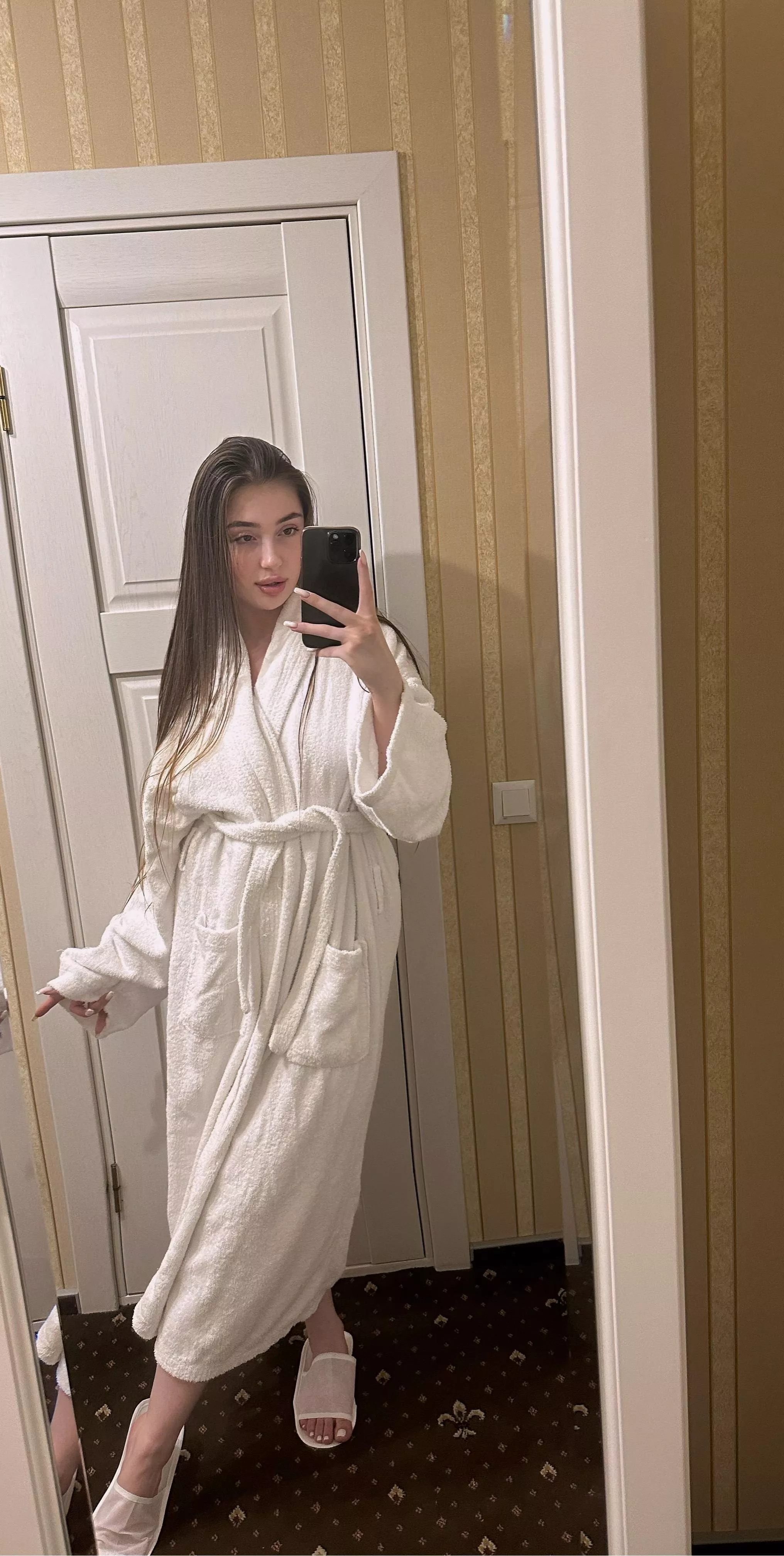 Selfies in the mirror as a separate type of art posted by trollskapgx