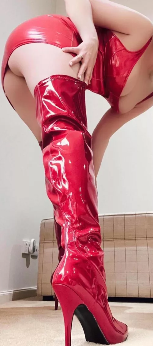 Stepping on little boys today 👠 by MistressLolaInLatex