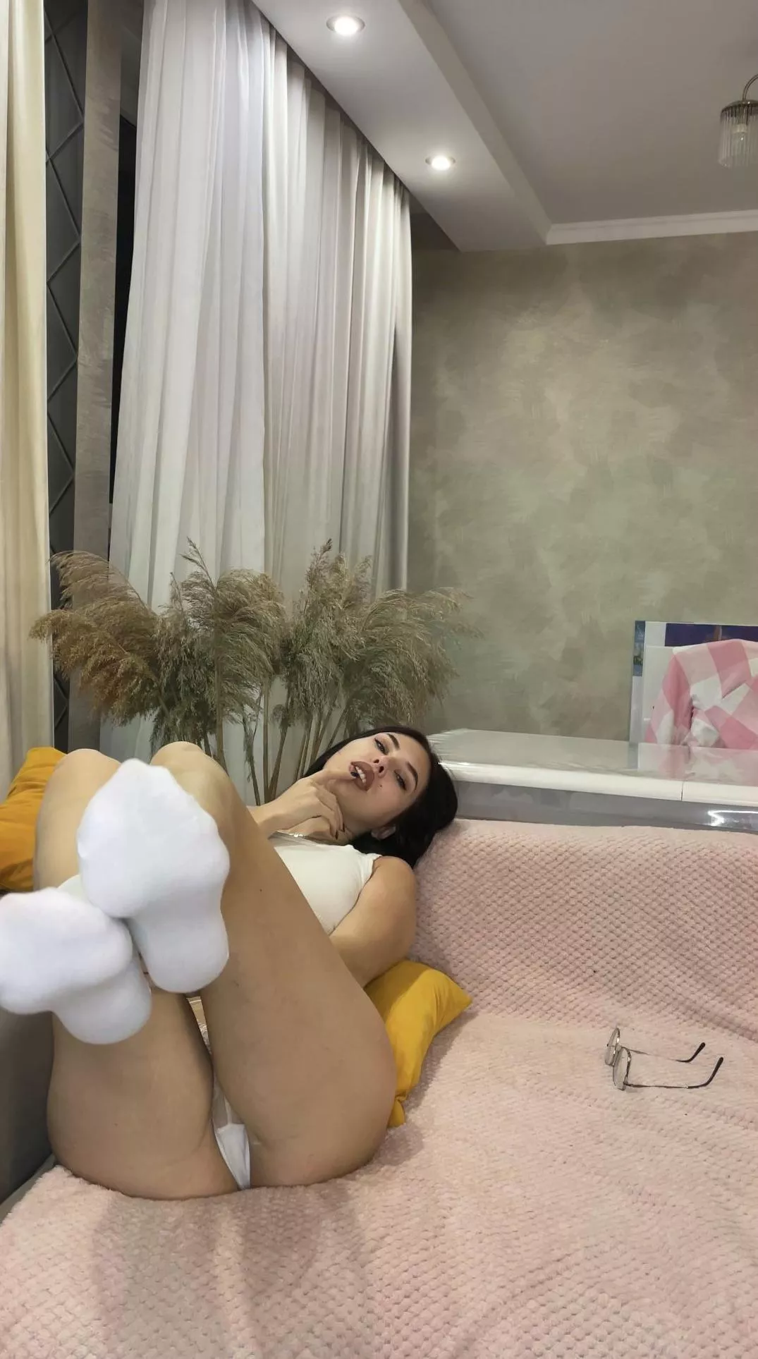 Who’s hungry? my ass is ready to eat! posted by nlmzai