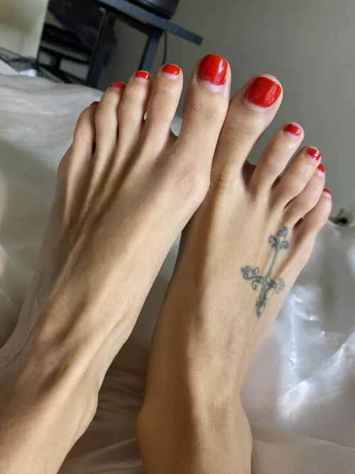 You can suck my toes one by one. by suzycakes00