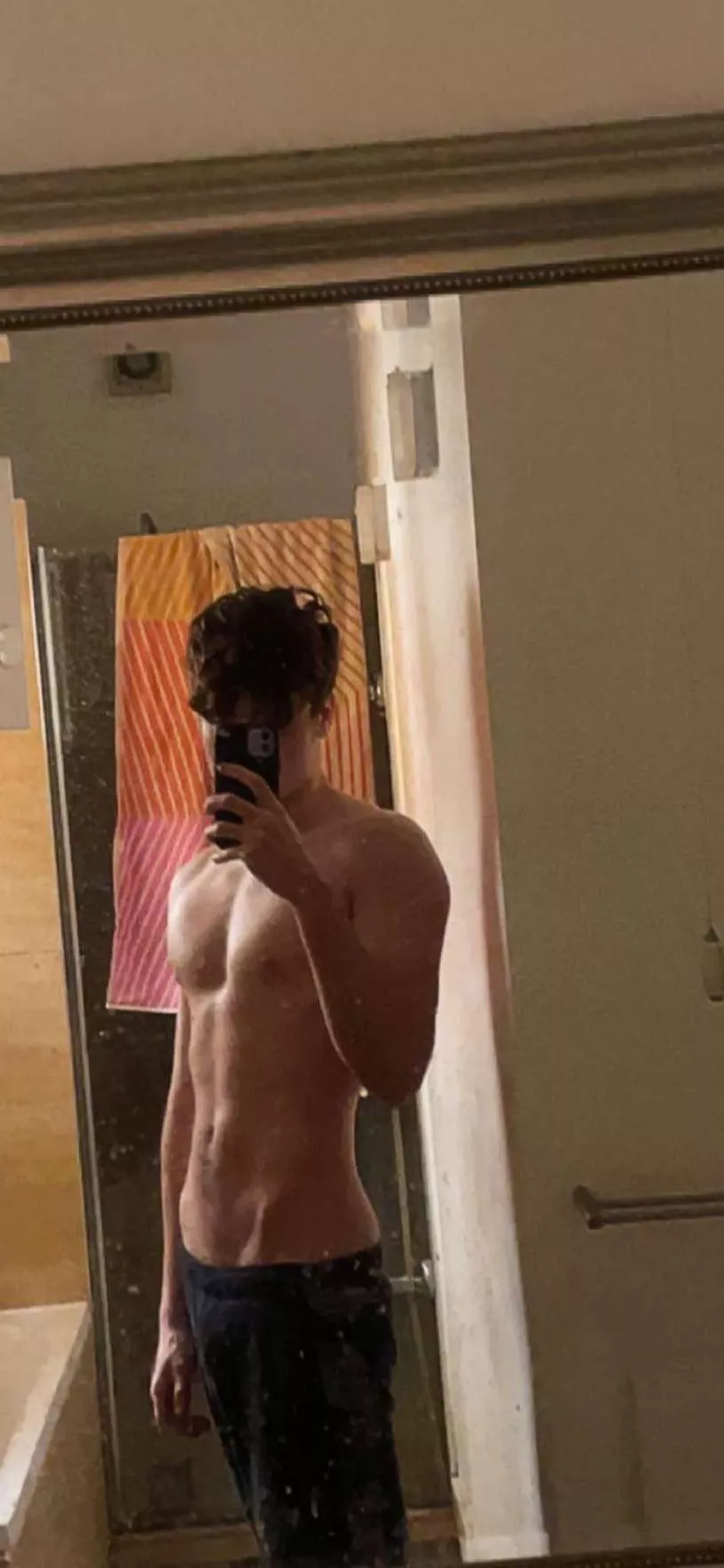 20 vers looking for fem guys. DM me if u like what u see :) posted by Vivid_Cash_2401