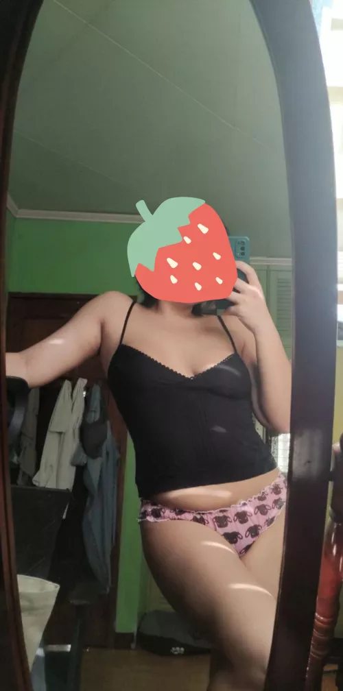 25[F] A cutie pic I sent to hubby by rolosmonmon