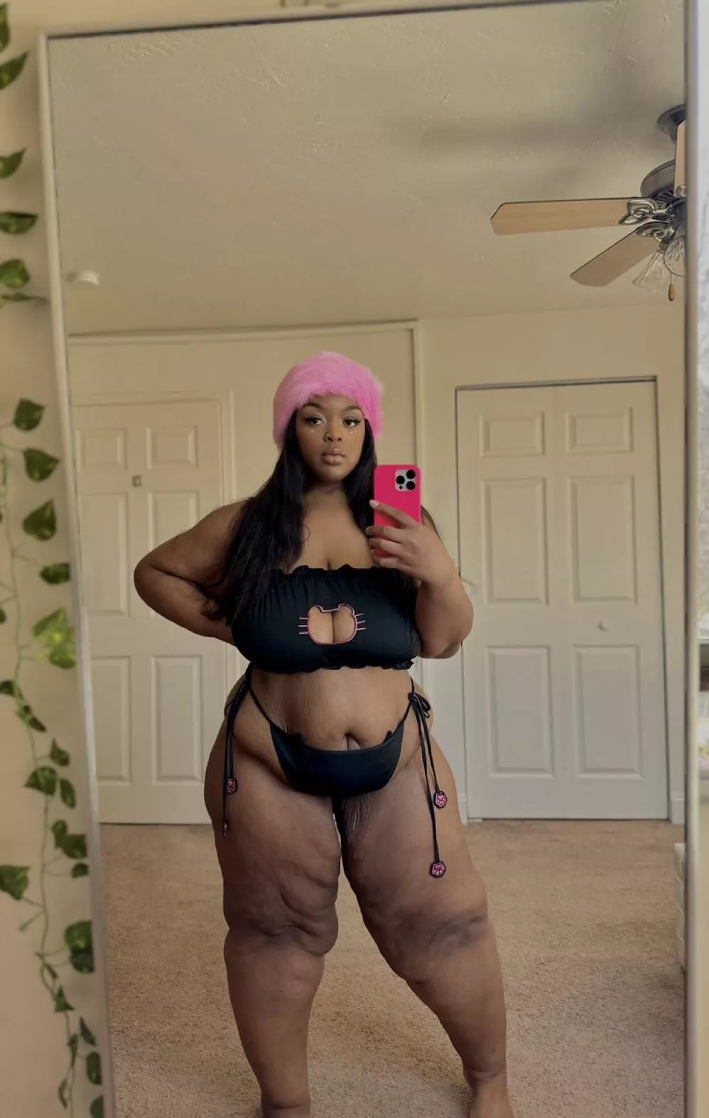 Bad kitty 😽 posted by DanekDanielle