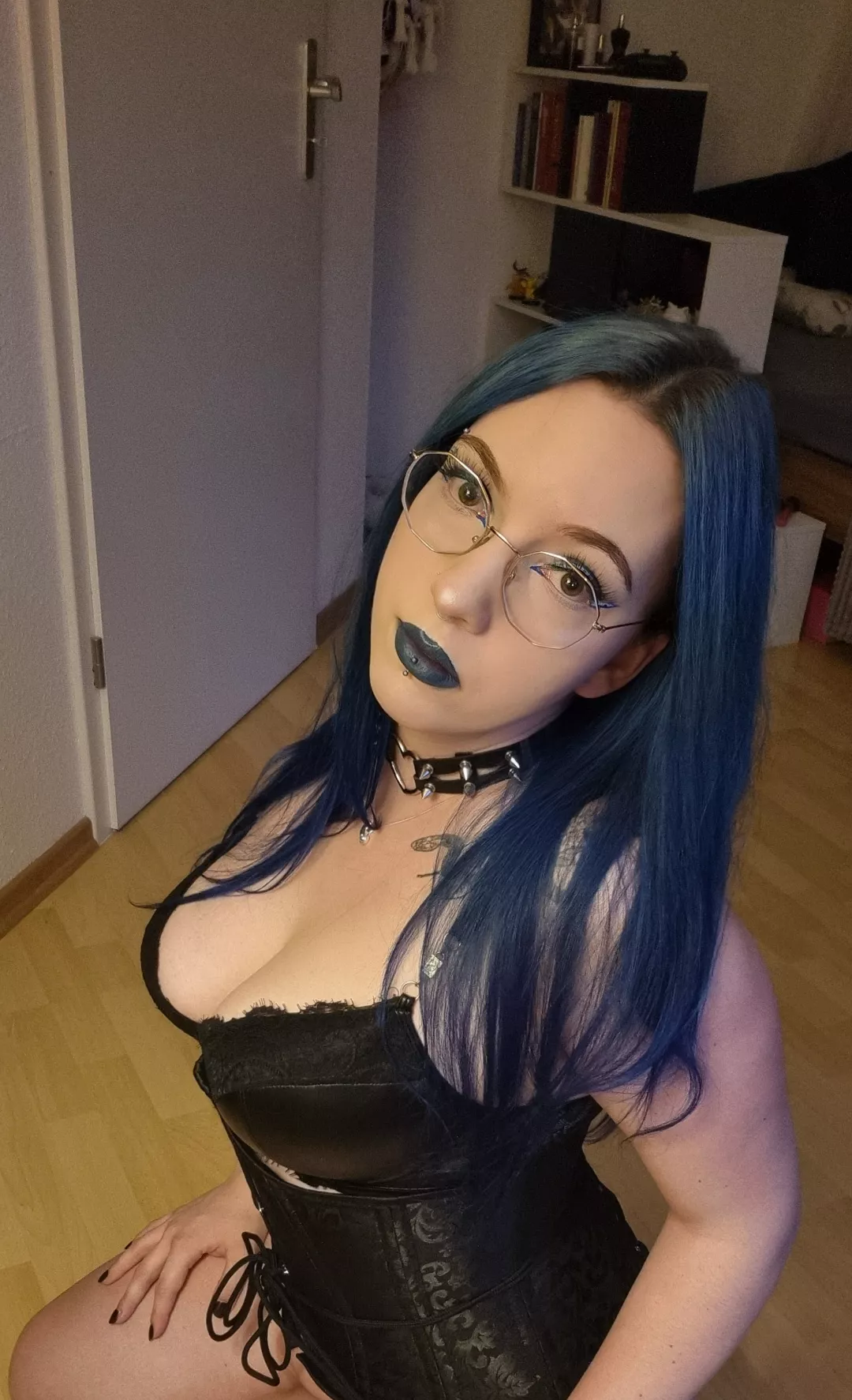 blue lipstick is great but i kinda want to try black posted by felidaya