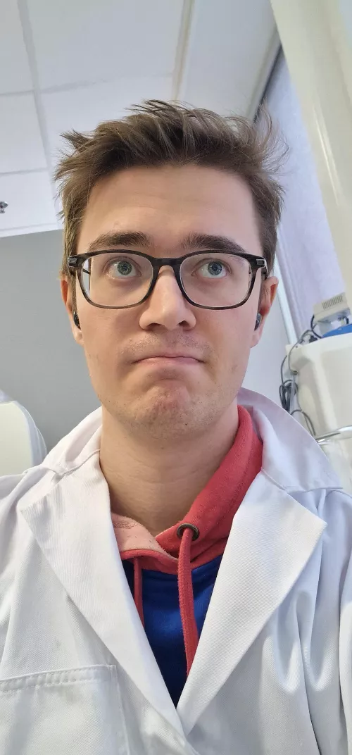 Boring day in a hot lab... What are you guys up to? by r3alme