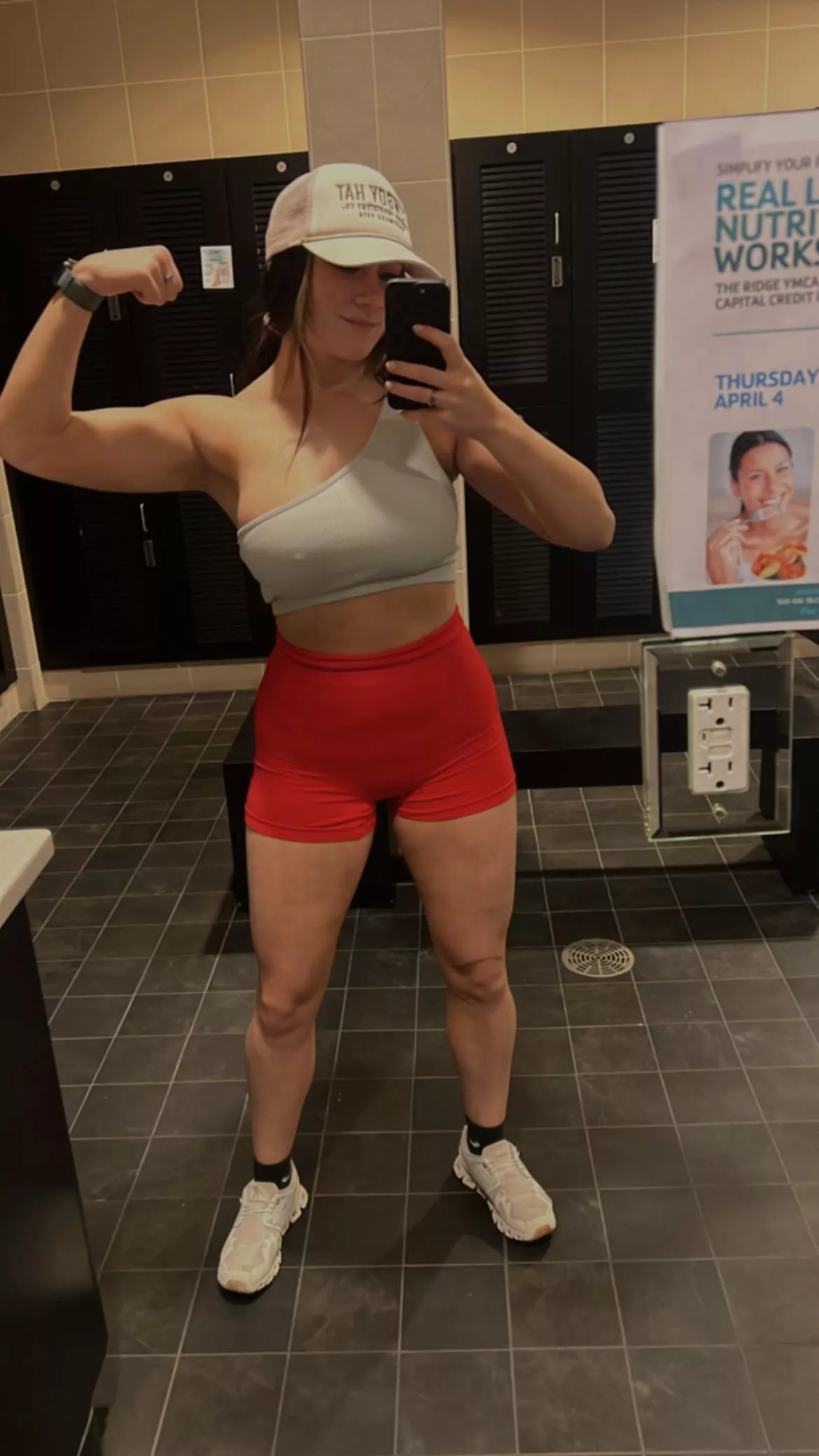 Busty muscle mommy posted by maddiefreider