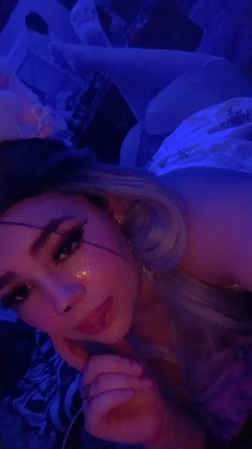 Can I lay on your lap?🙈 by Cars0929