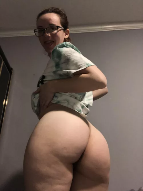 Come here and taste my sweet booty by thebreefontaine