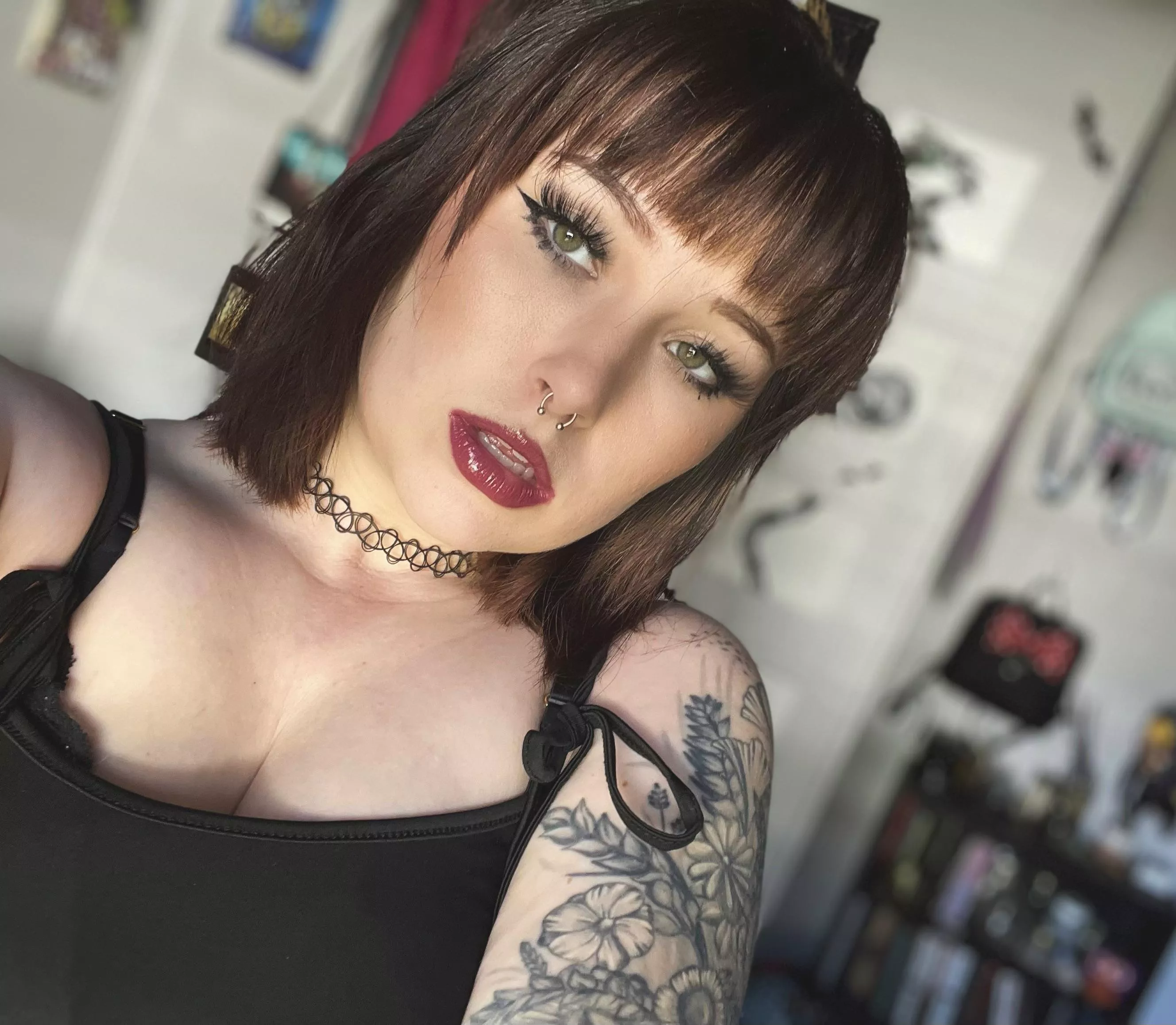 Come see what's under mommies dress posted by kattland13