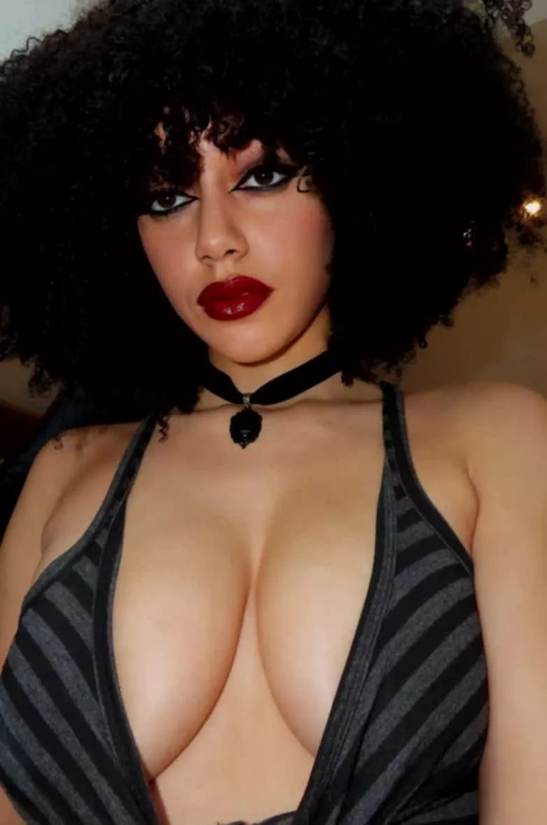 Cuddle with me posted by Samiraxoxodarky