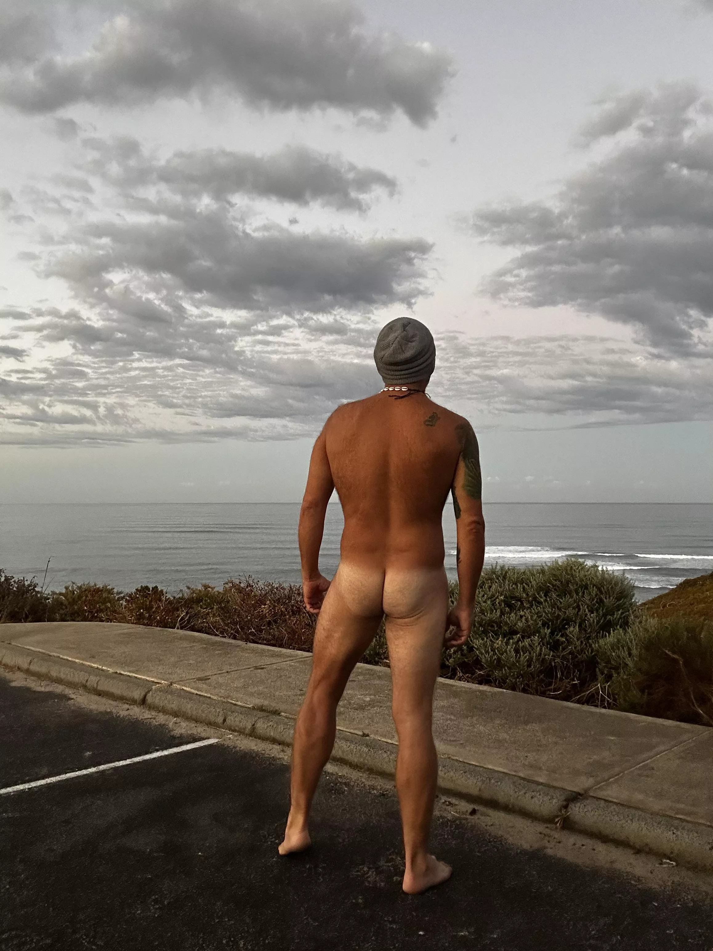 Dawn surf patrol 🤙🏼🌊🪬 posted by idratherbenudist