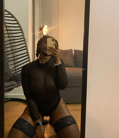 Do you think black suits me? 🖤 by BlueeAngel99