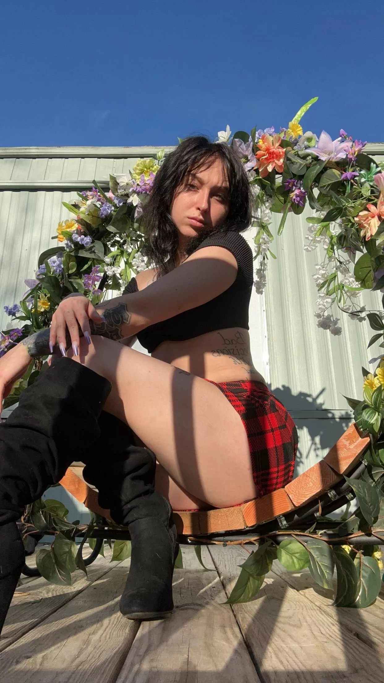 (f21) i def feel hot here  posted by lunaatic69