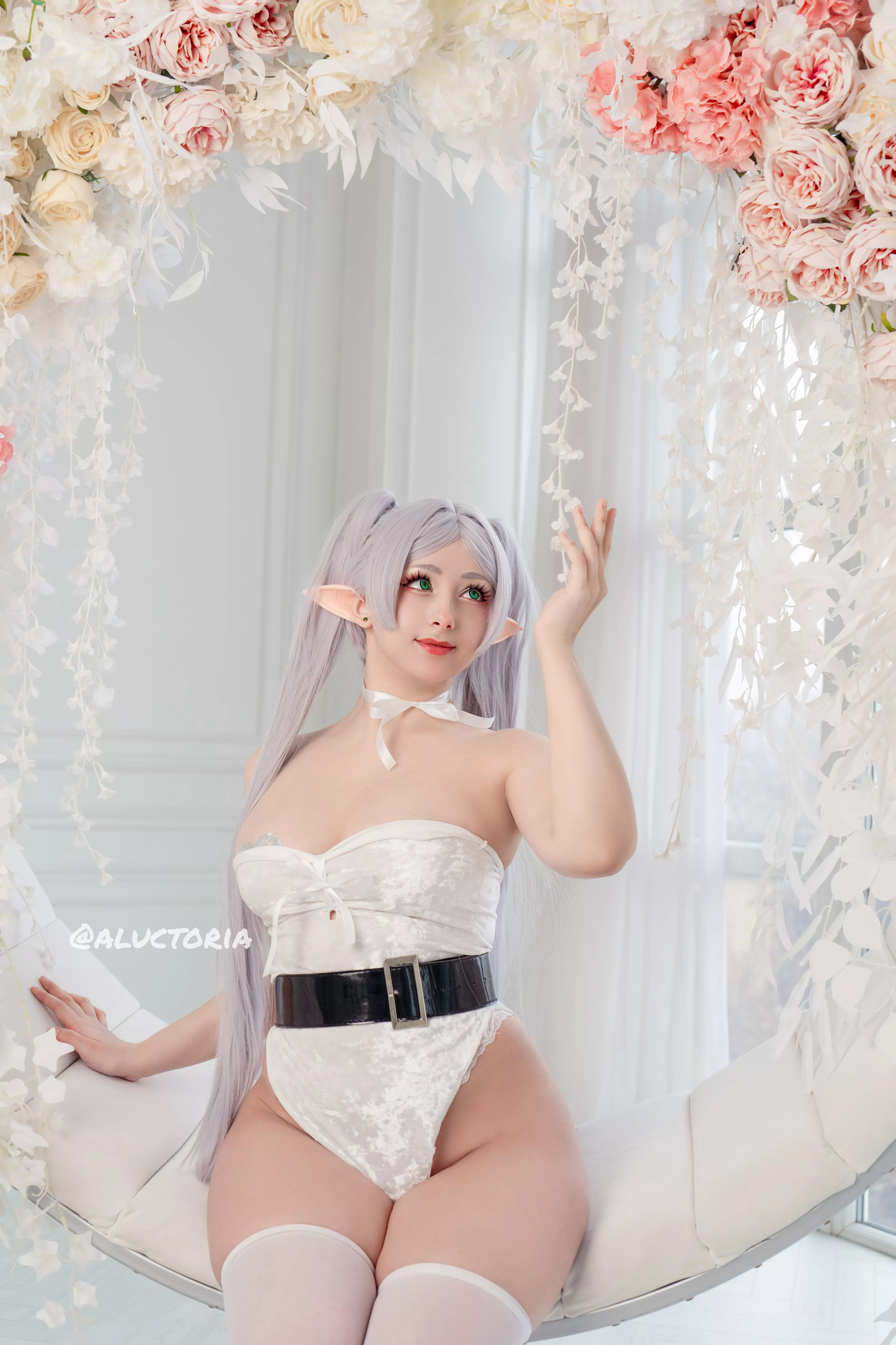 Frieren cosplay by Aluctoria posted by aluctoria_