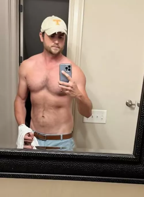 Hoping I fit in here... 👋👋 by ThatHungDILF