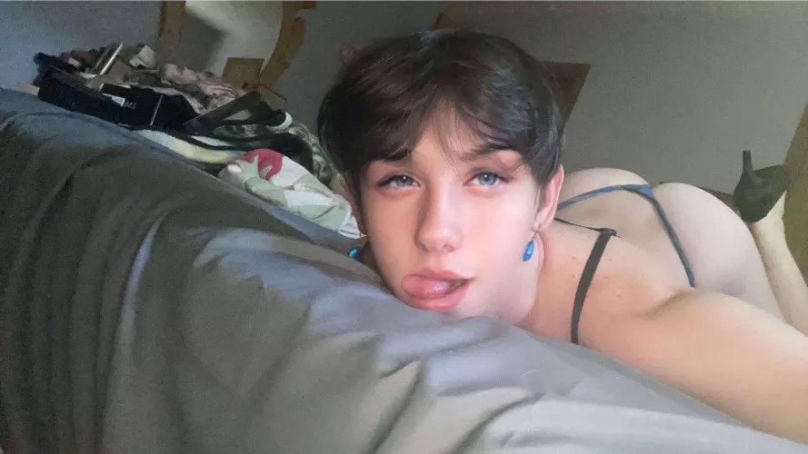 I never kissed a girl so I became one… by brianna_beta