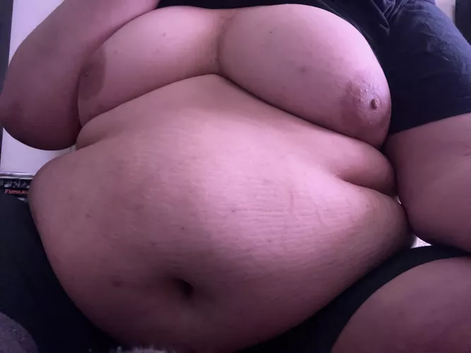 Just a reminder that if you like your dudes nerdy and built like a house (the international house of pancakes to be exact 😂) then I’m your guy 🤗 by ra9613