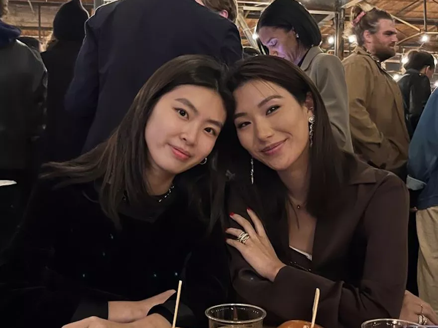 Left or right? posted by jenniferaniston1619