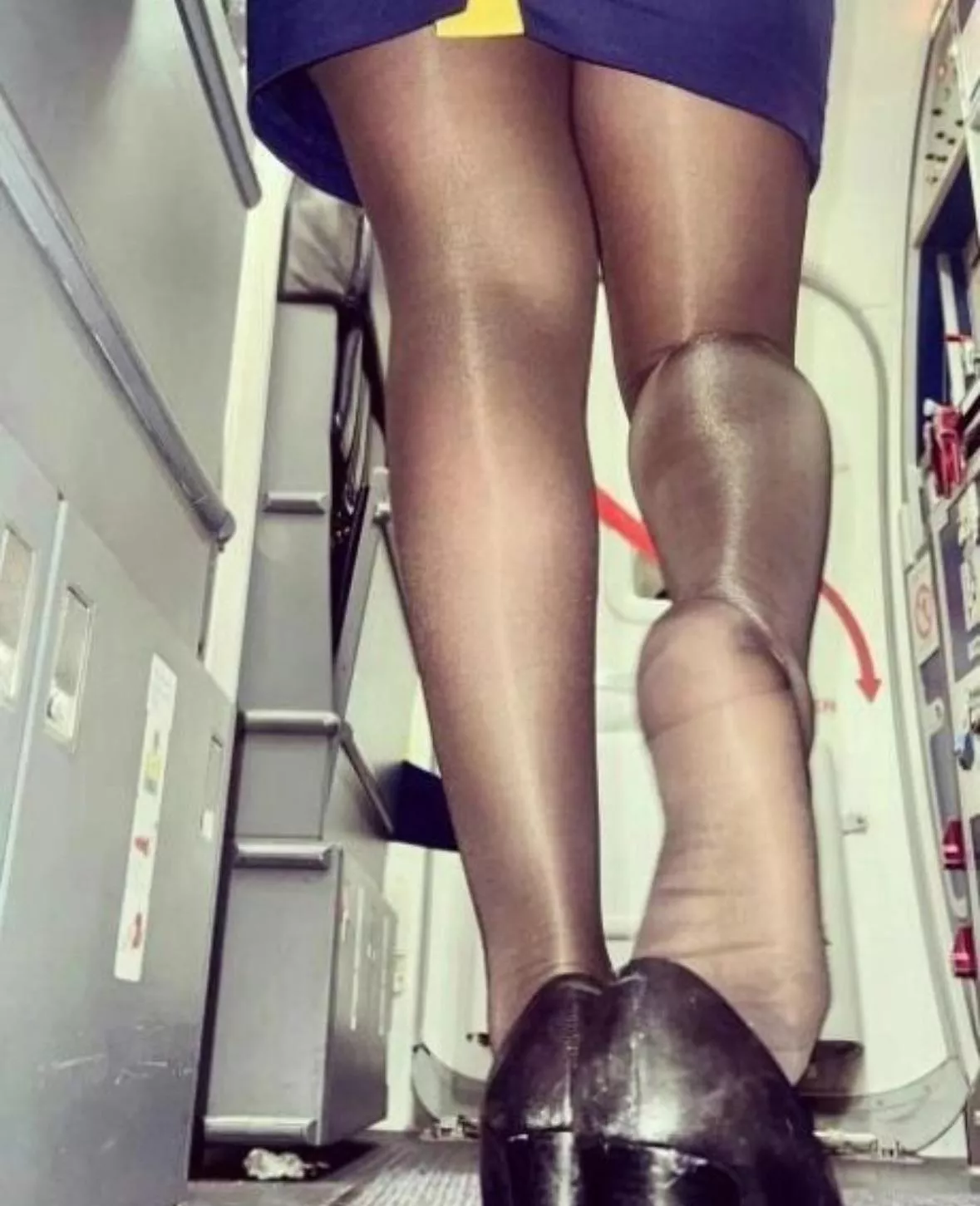 Legs selfie posted by IkarusAndTheSun