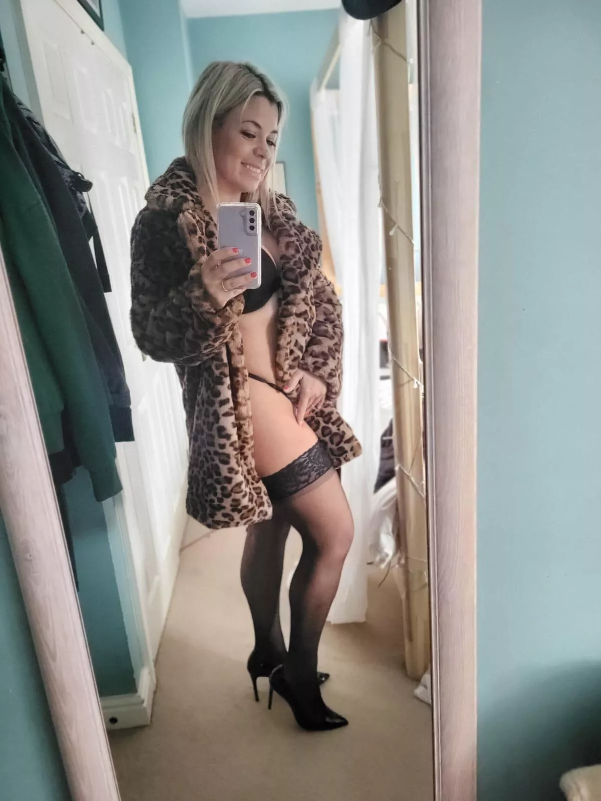 Momma of 3 still sexy.... posted by FrankieFiestyMilf