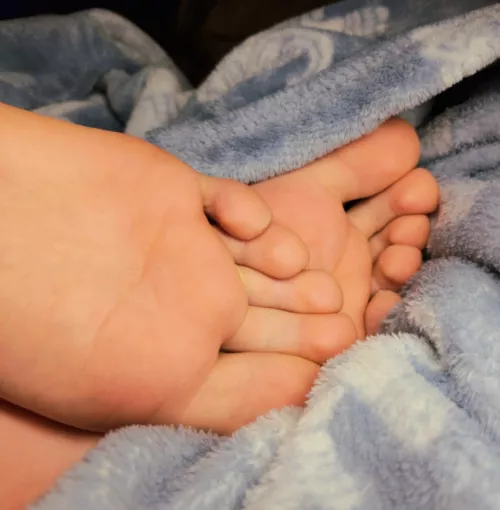 my first time posting feet... did i do a good job ? oc by aubreyhehe