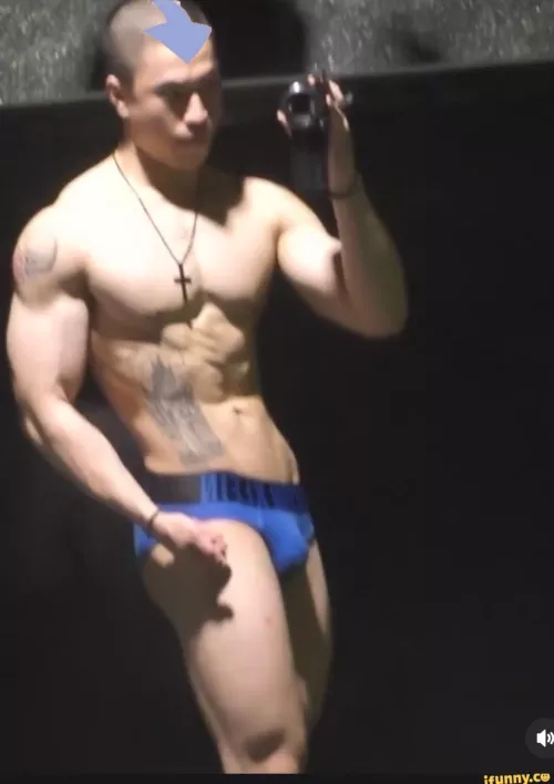 Painted an arrow where i want you to sit by Hi314159