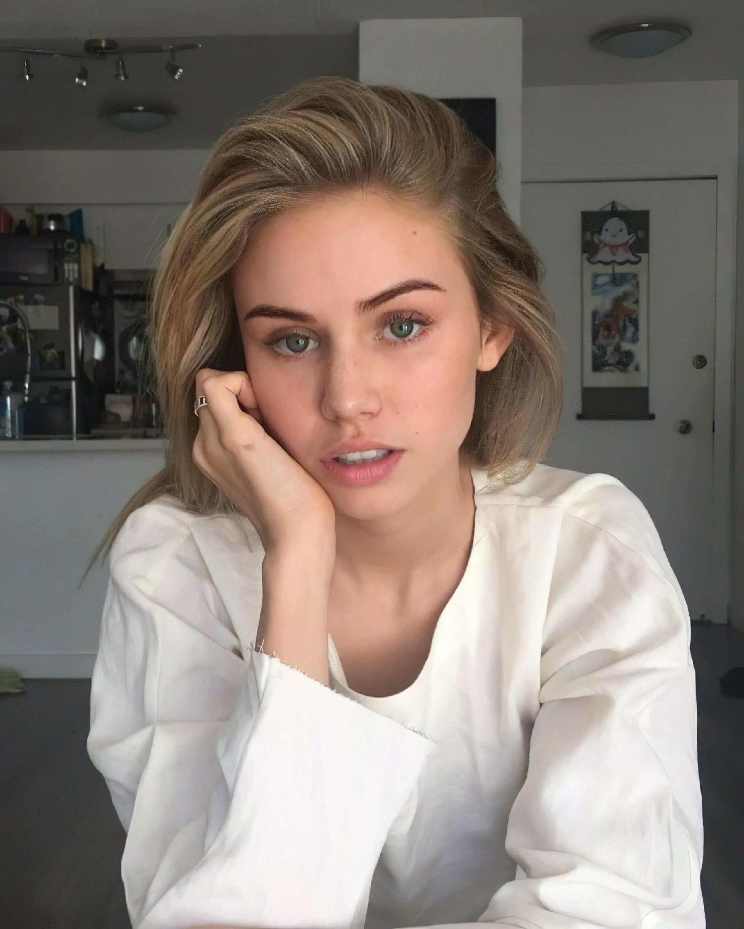 Scarlett Leithold posted by Reasonable-Owl-3857