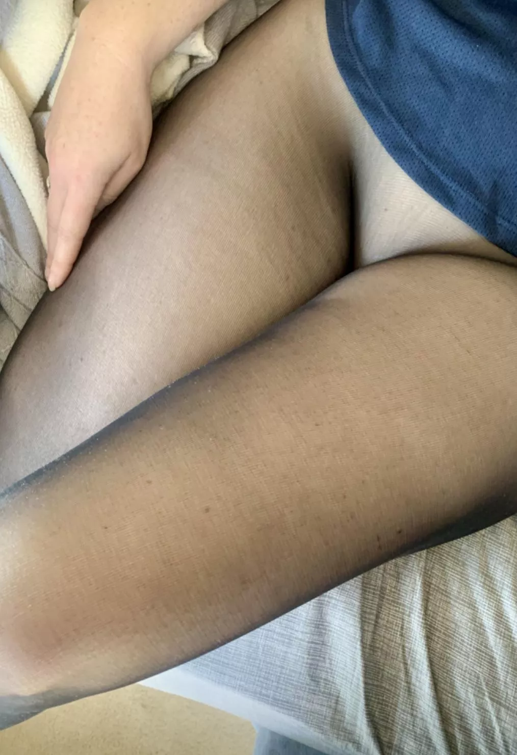 Seamless pantyhose on a Thursday posted by Granitestaterxxx