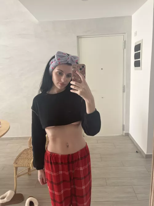 selfies that are simple but sexy what do you think f19 by BerniceHortong