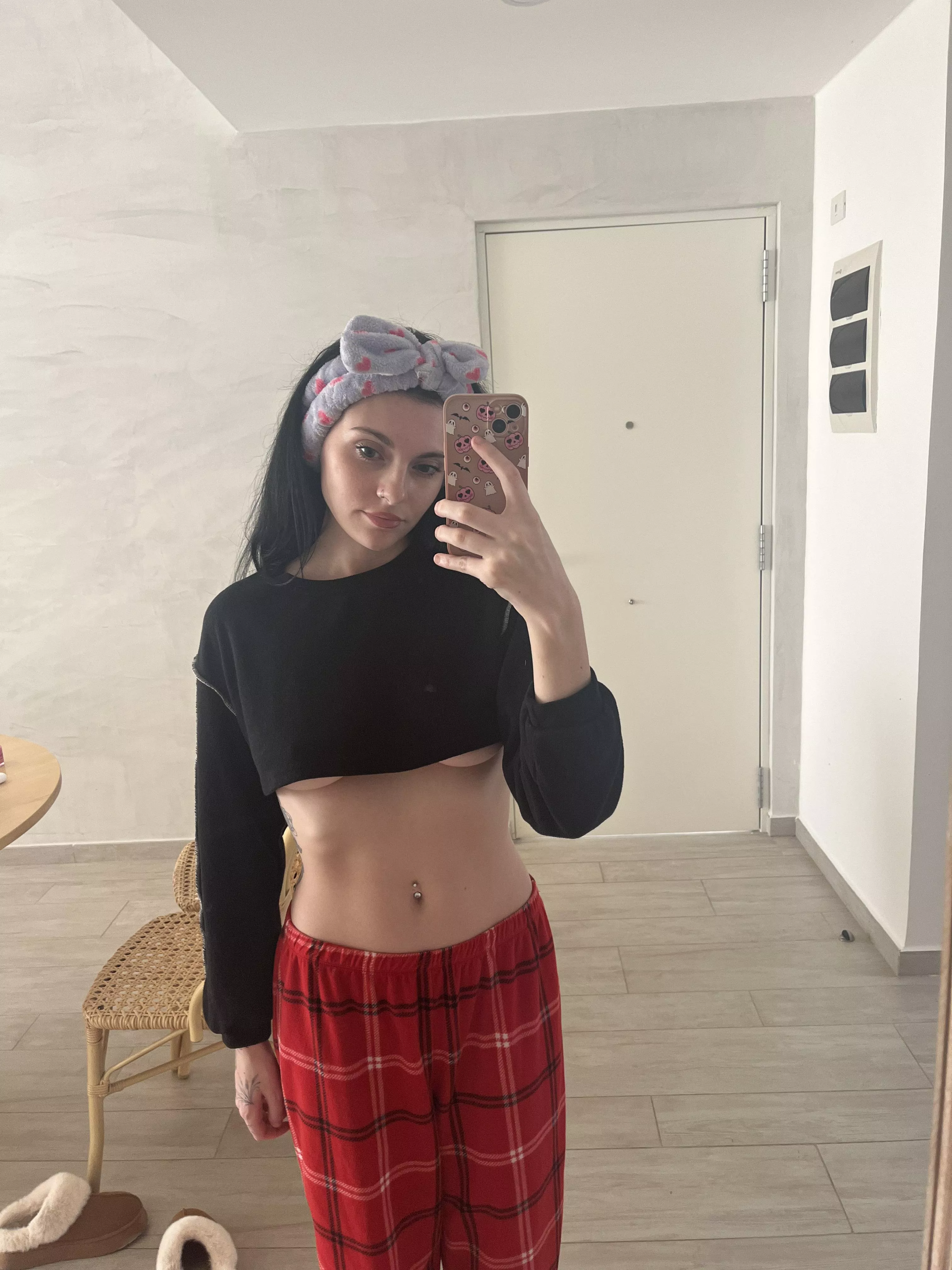 selfies that are simple but sexy what do you think f19 posted by BerniceHortong