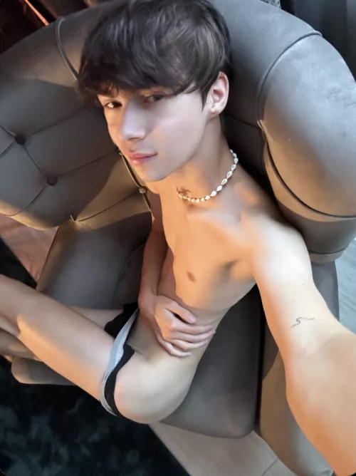 they told me im too skinny but i think im perfect to be a twink what do you think? :/ by After_Ad_6431