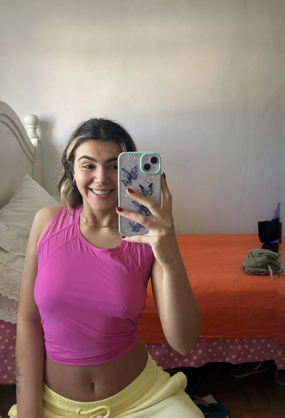 This pretty girl doesn’t need a bra posted by ripemangobaby