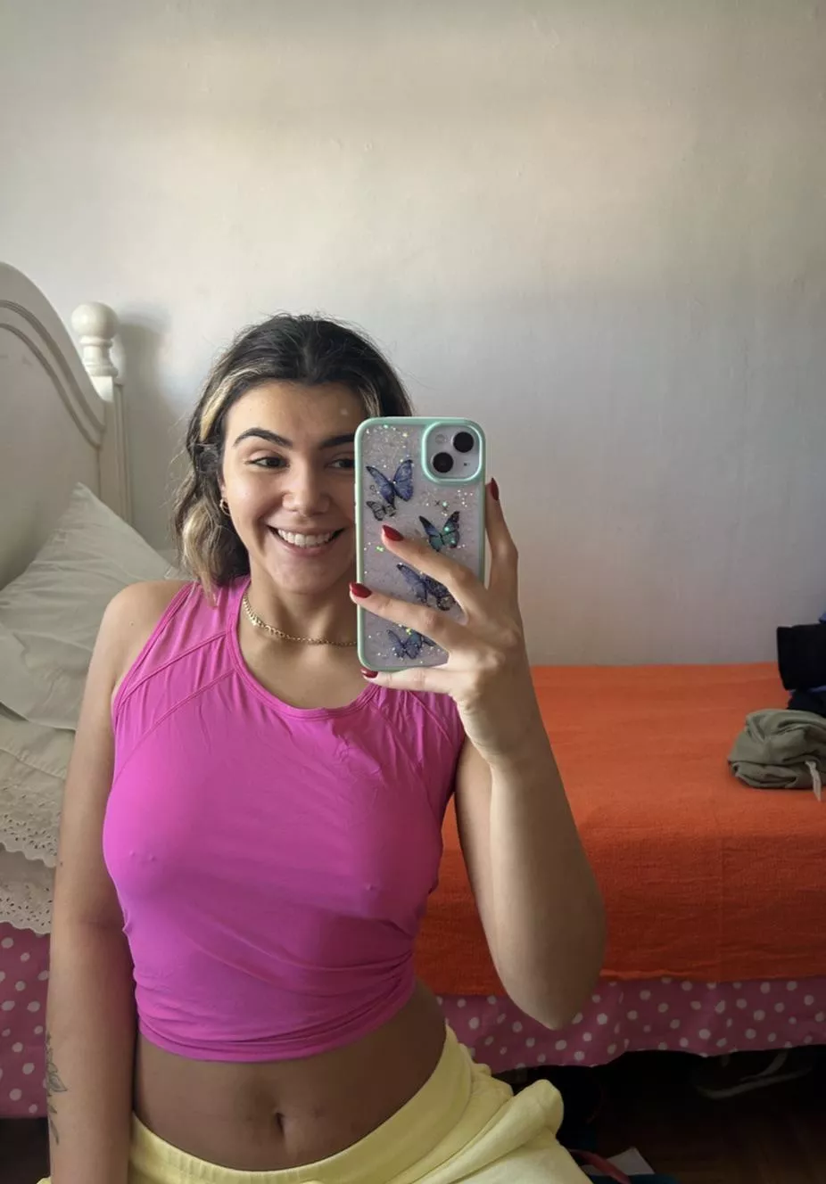 This pretty girl doesn’t need a bra posted by ripemangobaby