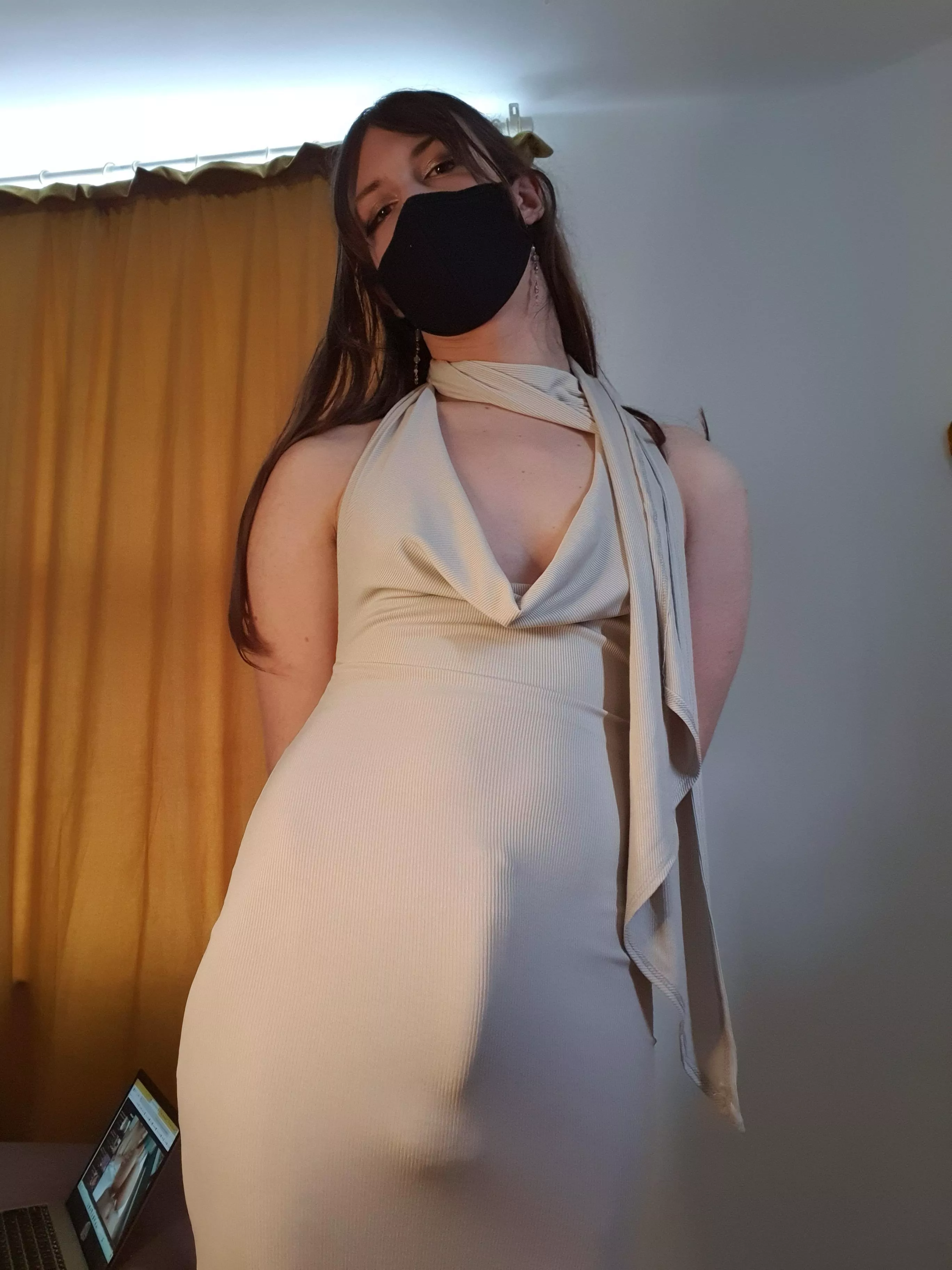 Would you date a girl who wears tight dresses and doesn't tuck? 🥵 posted by prettylittliris