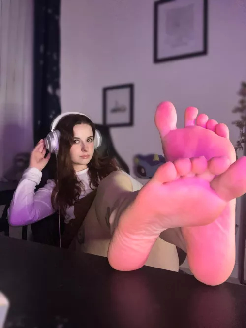 Yes we can game together, AFTER you rub my feet by goddessannaj