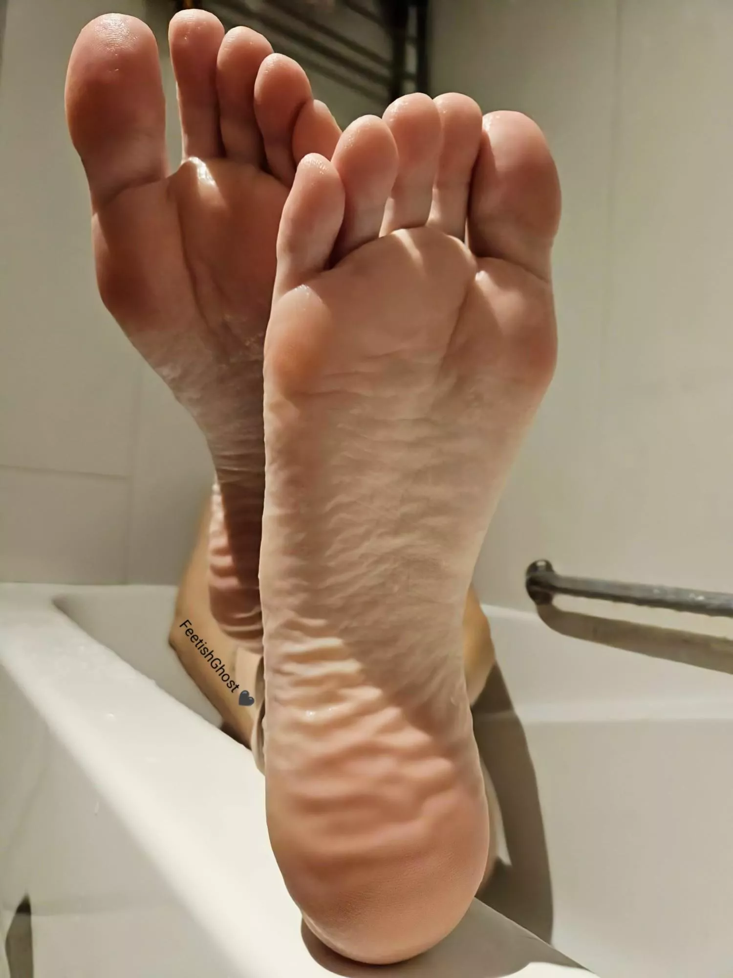 After a long bath 🛁🖤 posted by feetishghost