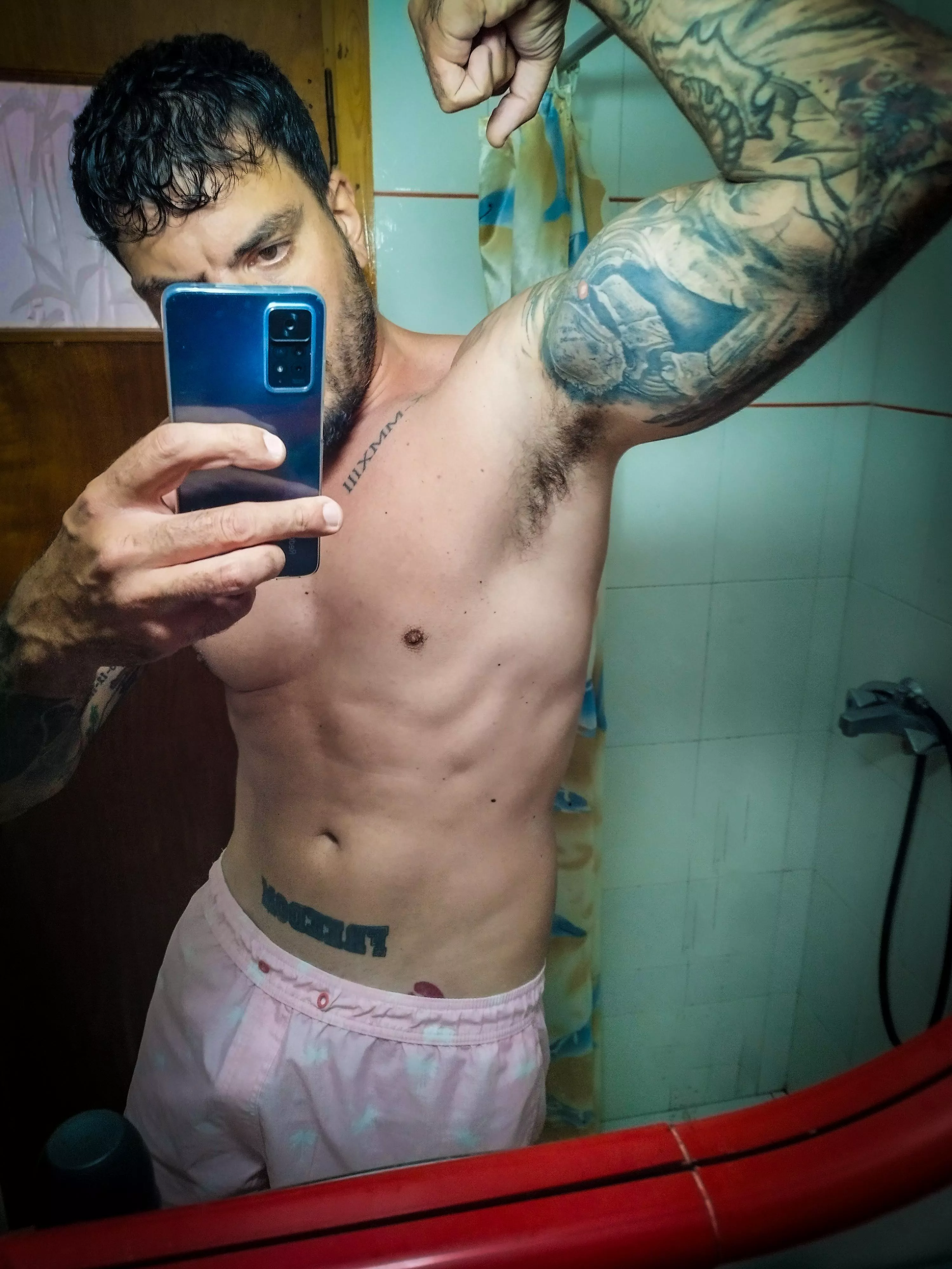 🐻 After my workout I'm smelling like a wild animal 🤭 posted by greekmale69