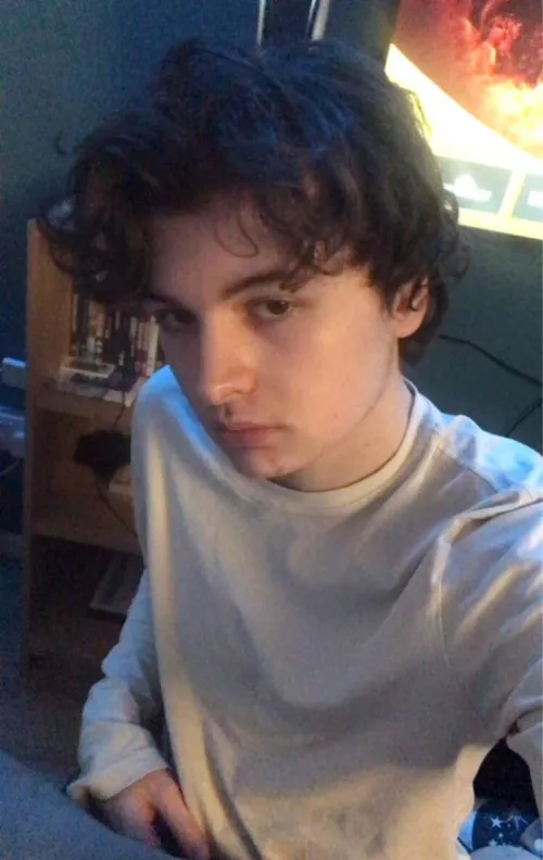 Anyone down to play Fortnite? (You’ll have to reboot me twice per game, minimum). by boyinthecastle