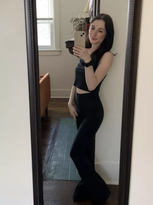 Bought some very flattering (and cozy!!!) pants (f) by Iv_rose