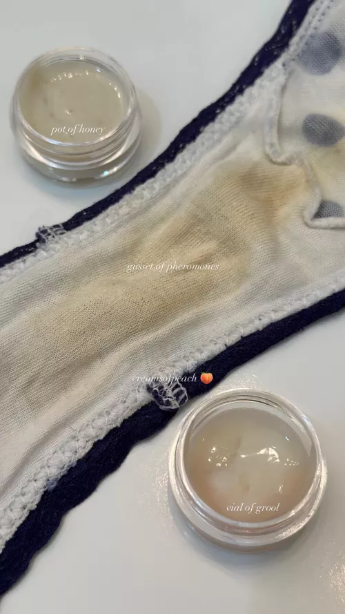 Dessert’s on me, but you can only choose one. How are you enjoying me tonight? by creamsofpeach