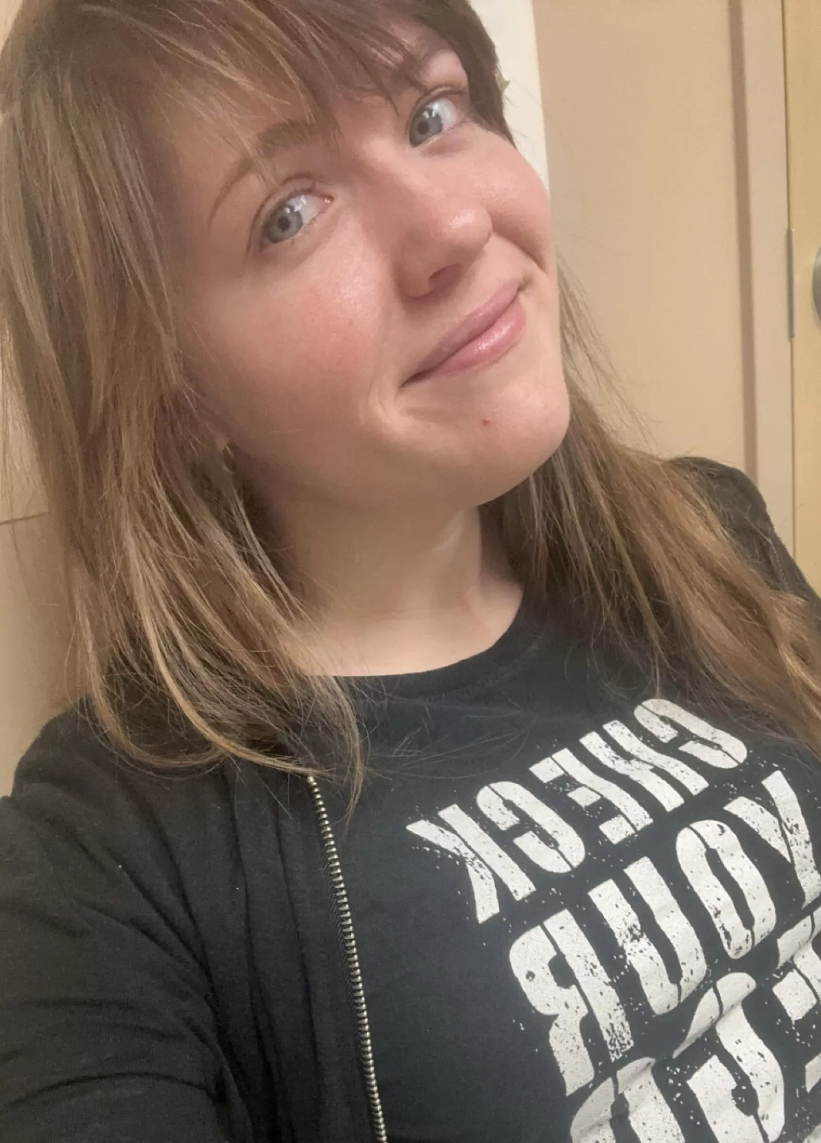 Featuring the blemish on my chin lol [f] posted by SorrryCharlie