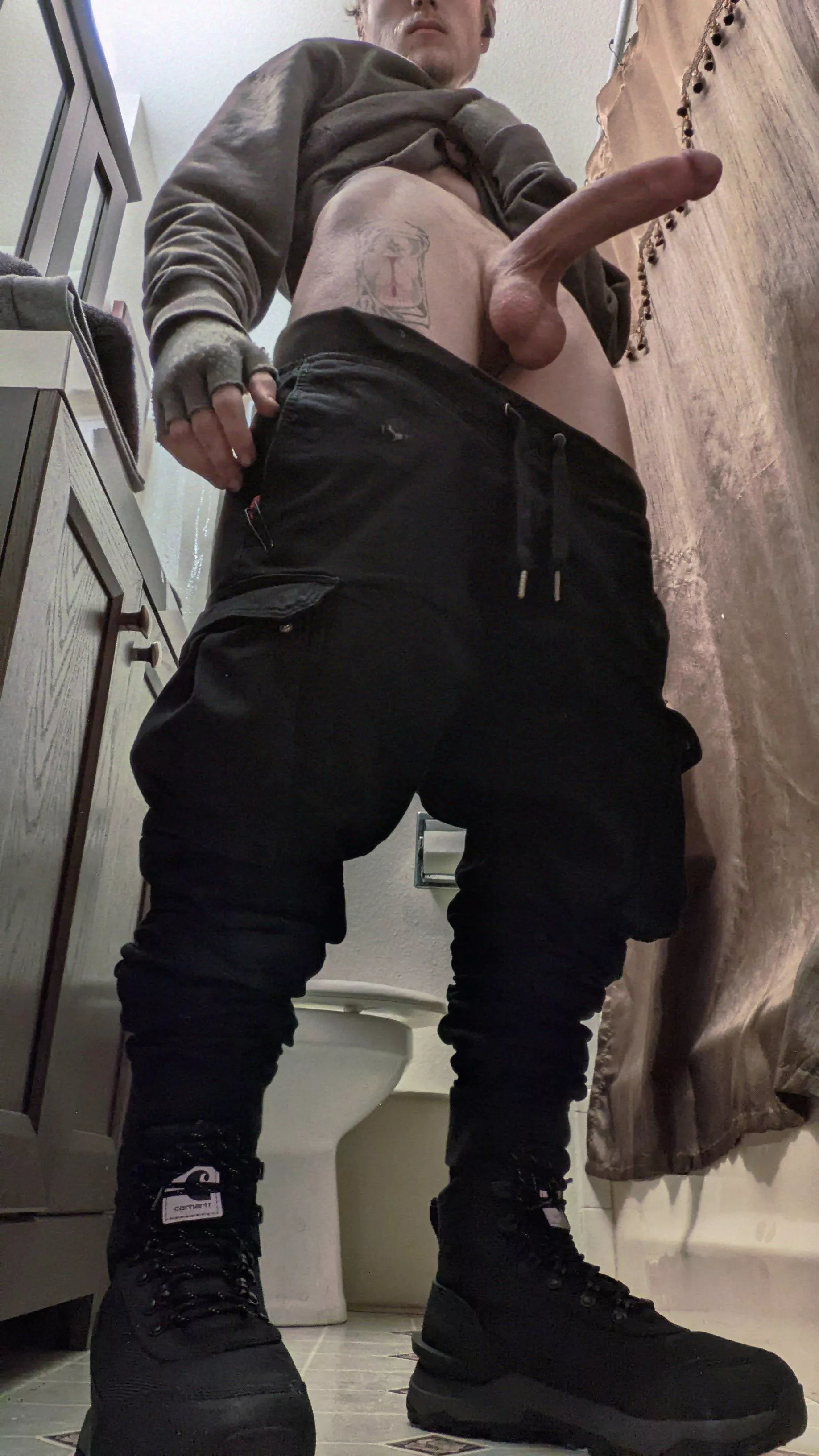 How am I lookin' down there? posted by Cickaning