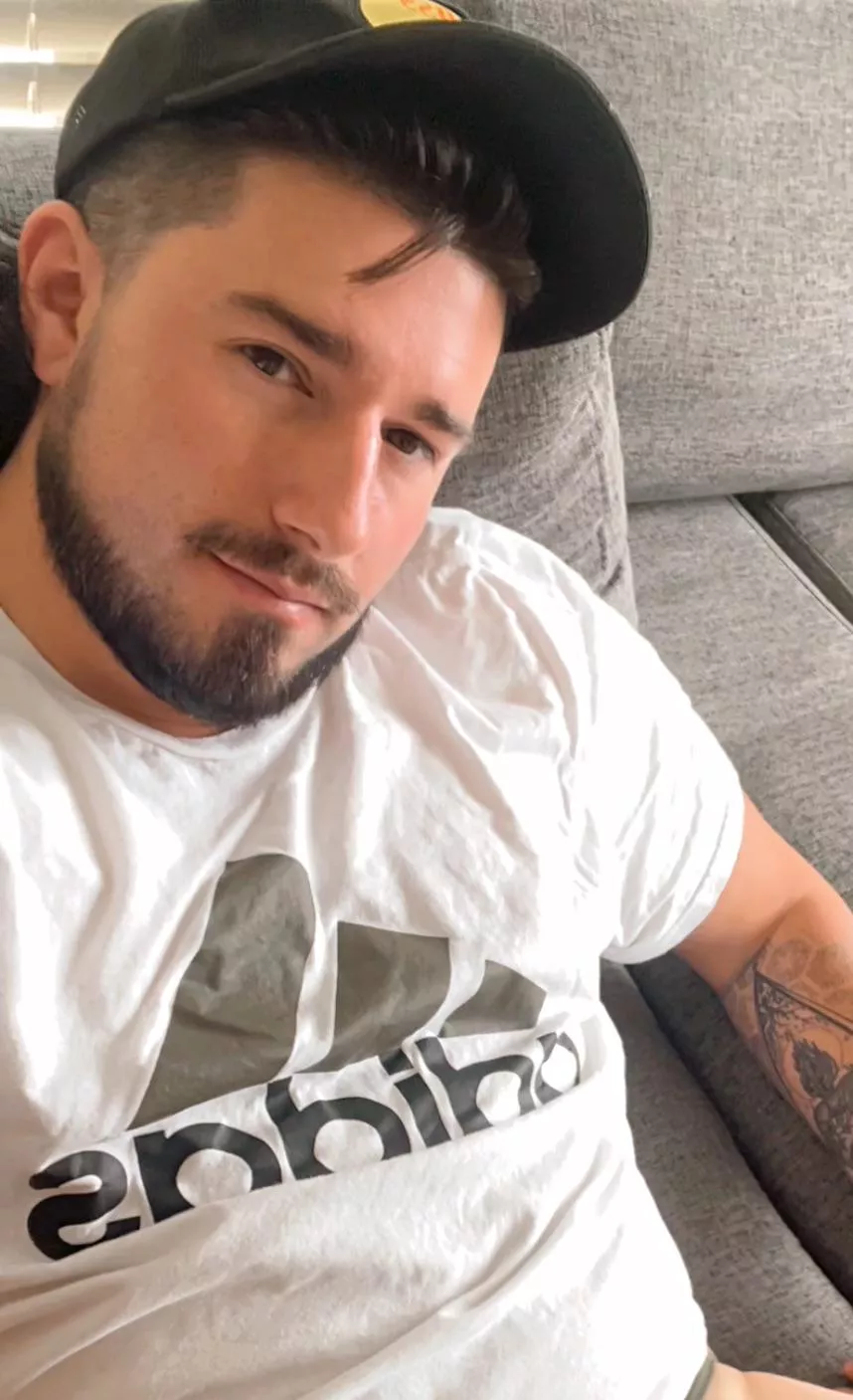 howdy fellas ☺️ posted by calantxxx