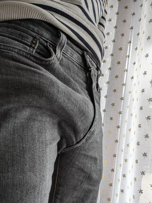 I drop my kids at school without underwear hoping some moms will notice 😏 by TenderHedgehog