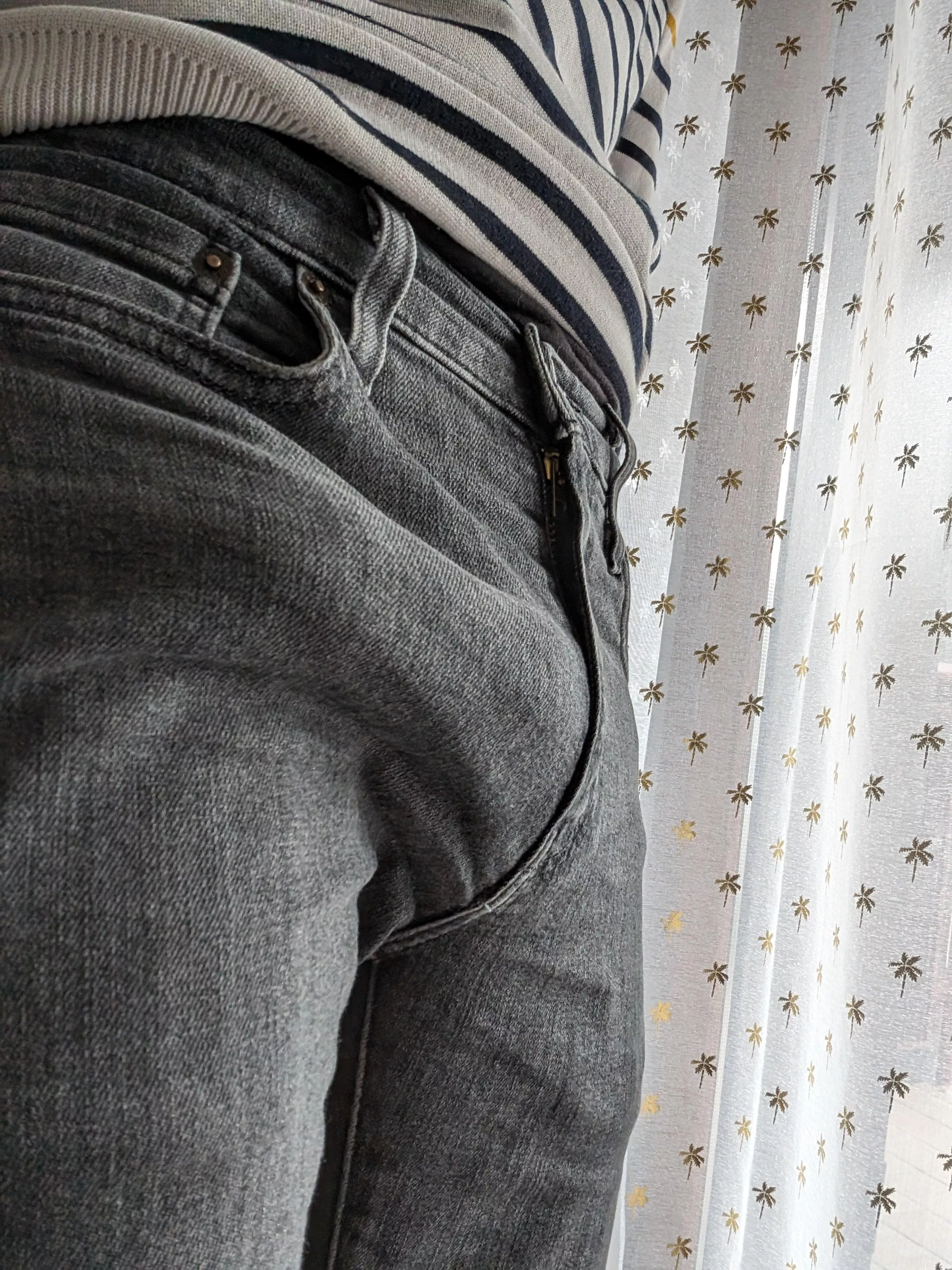 I drop my kids at school without underwear hoping some moms will notice 😏 posted by TenderHedgehog