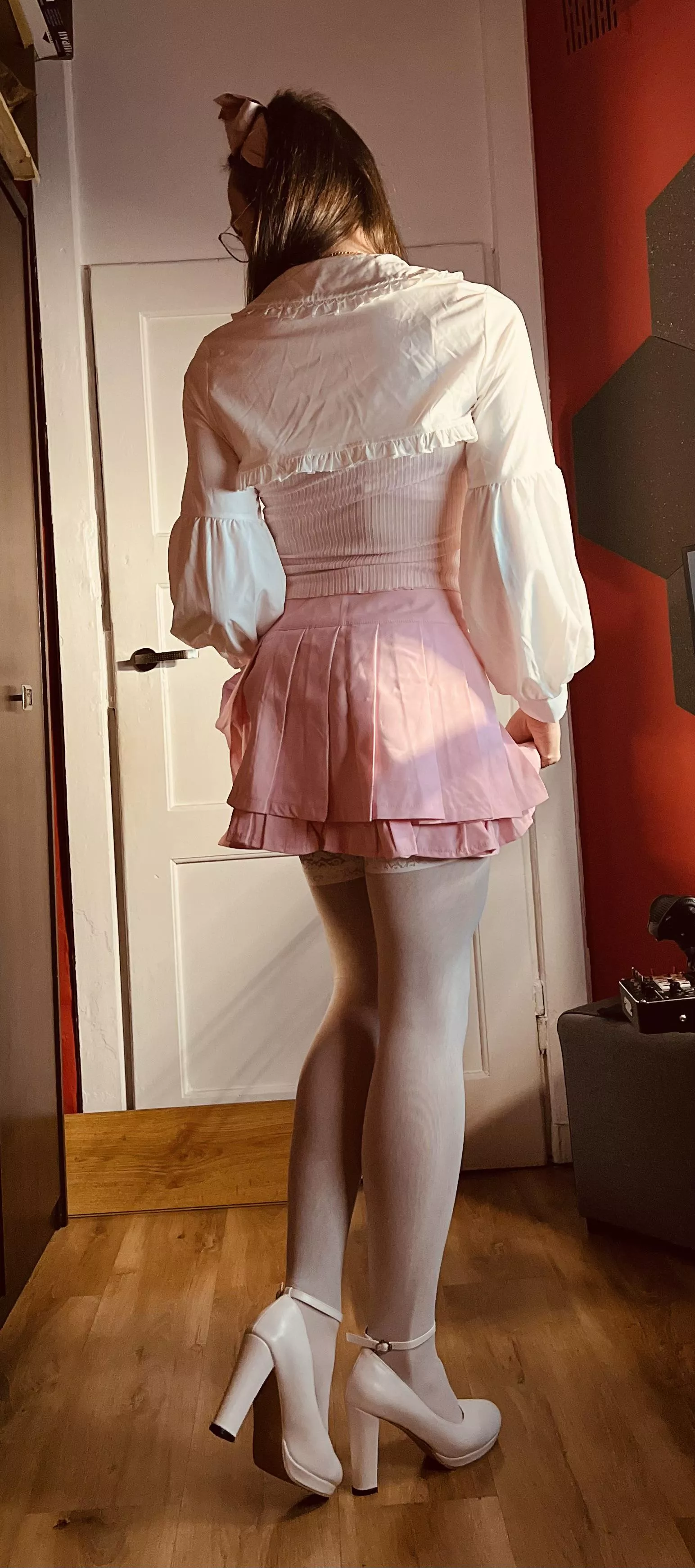 I feel so adorable in this 🥺 posted by Jennjaf