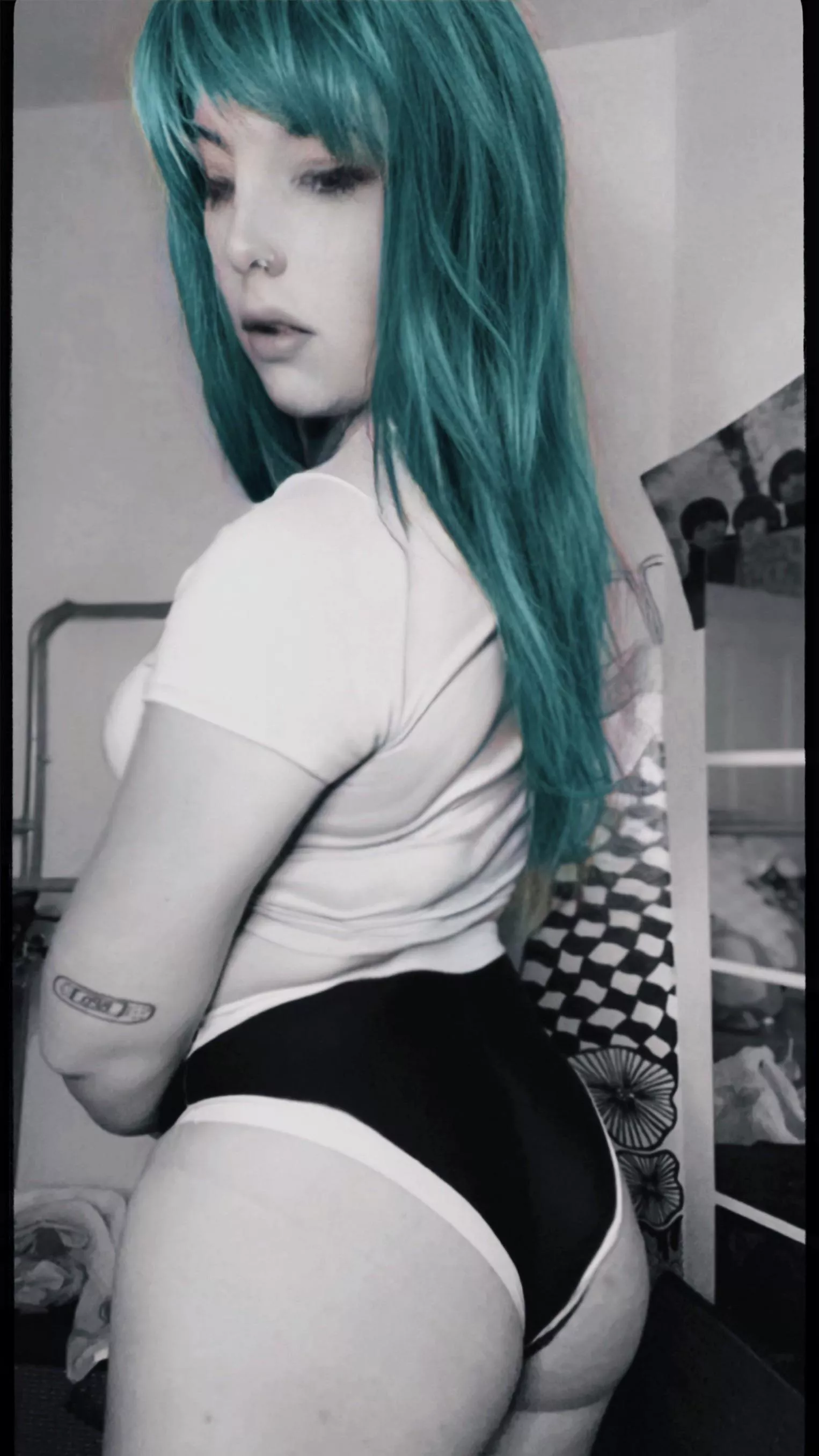 longing for a mermaid girl?  posted by lilsunflowergoddesss